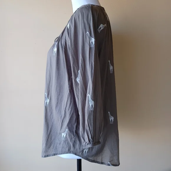 Loft Gray & White Peasant Top Size S Embroidered Giraffe Pattern 100% Cotton - Picture 6 of 13